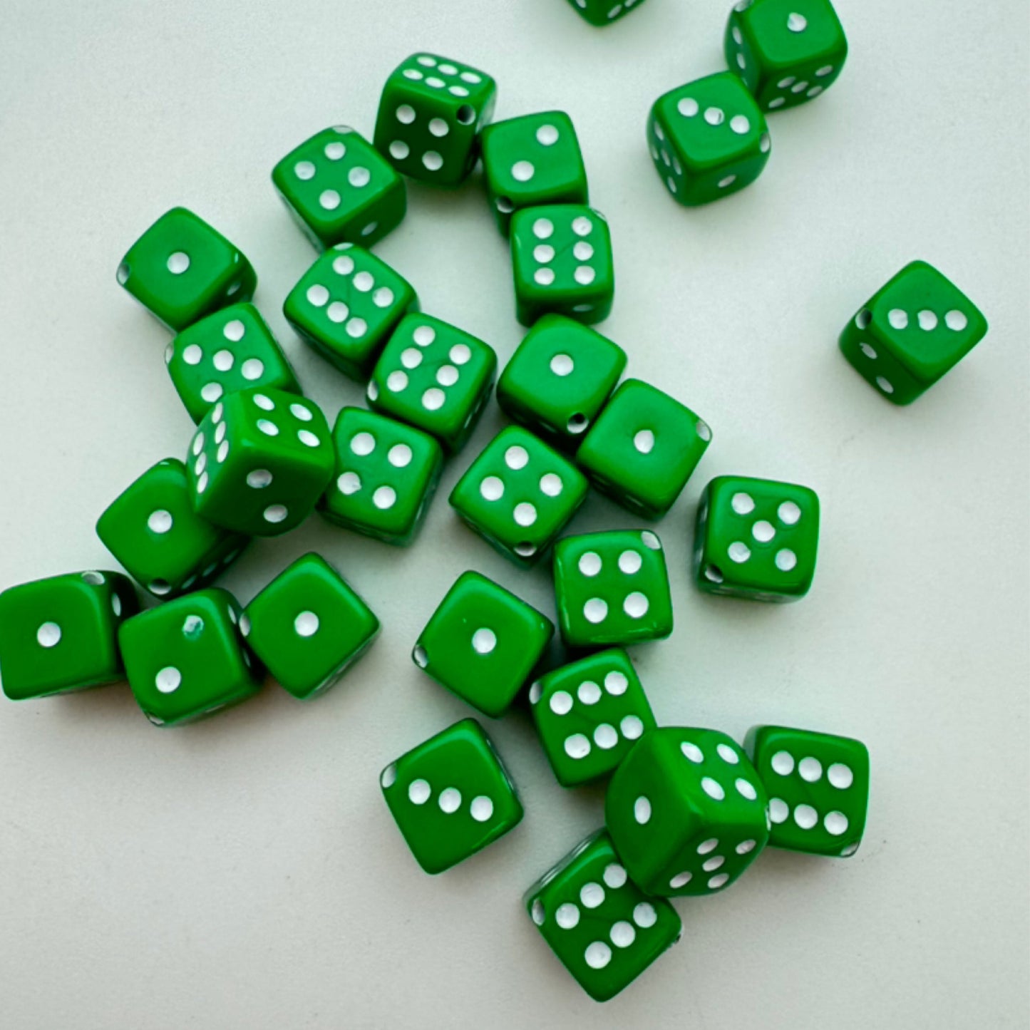 Dice Bead 9mm Kelly Green with white