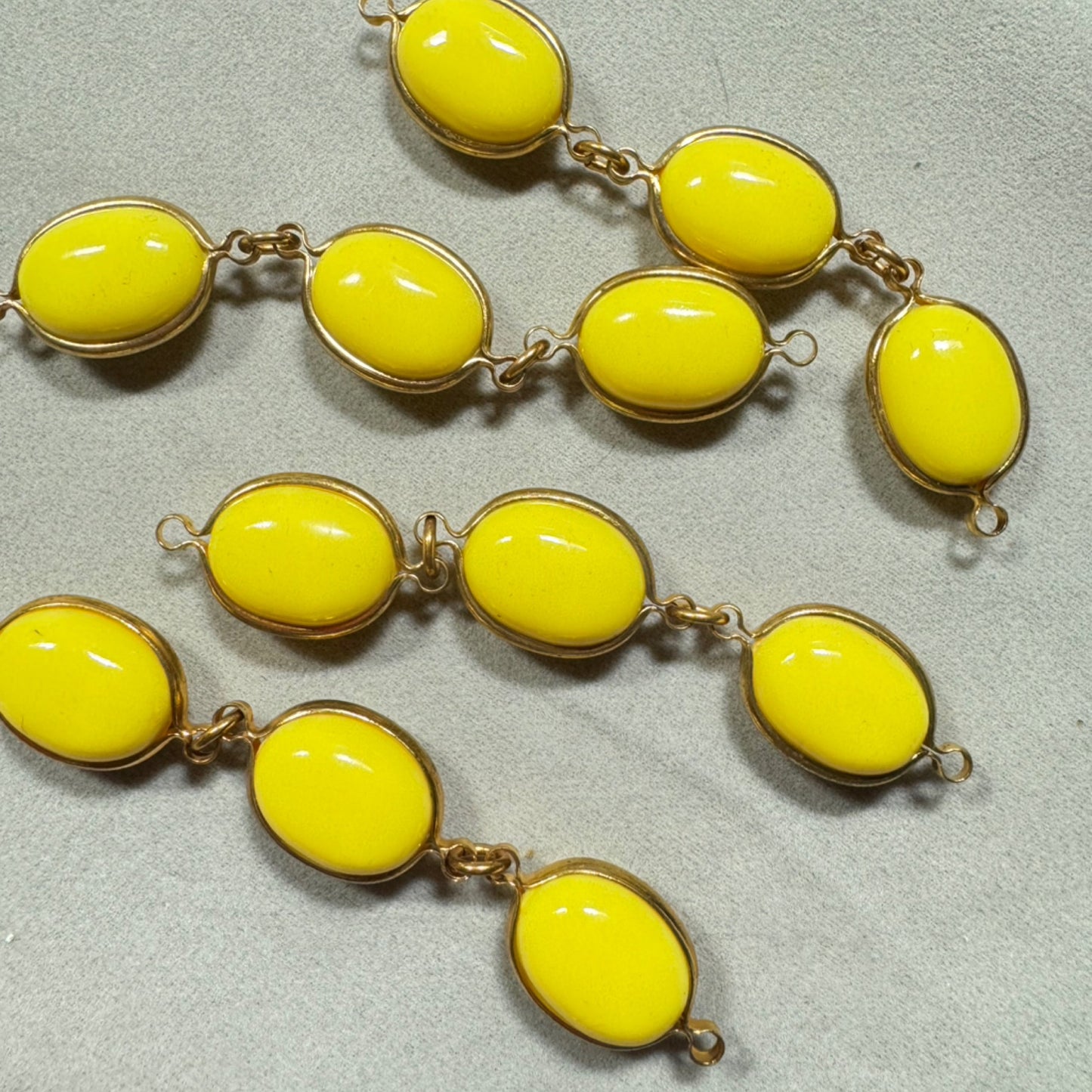 Vintage Links Yellow & Gold 3 beads 3”