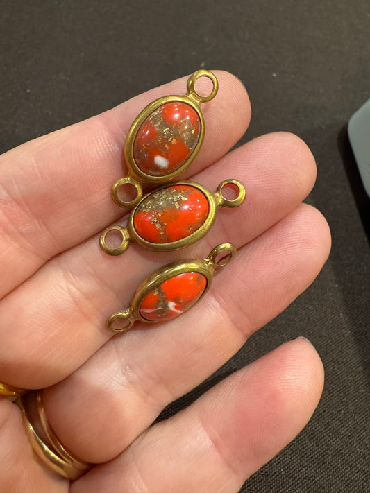 Vintage Connectors 12x9mm Coral