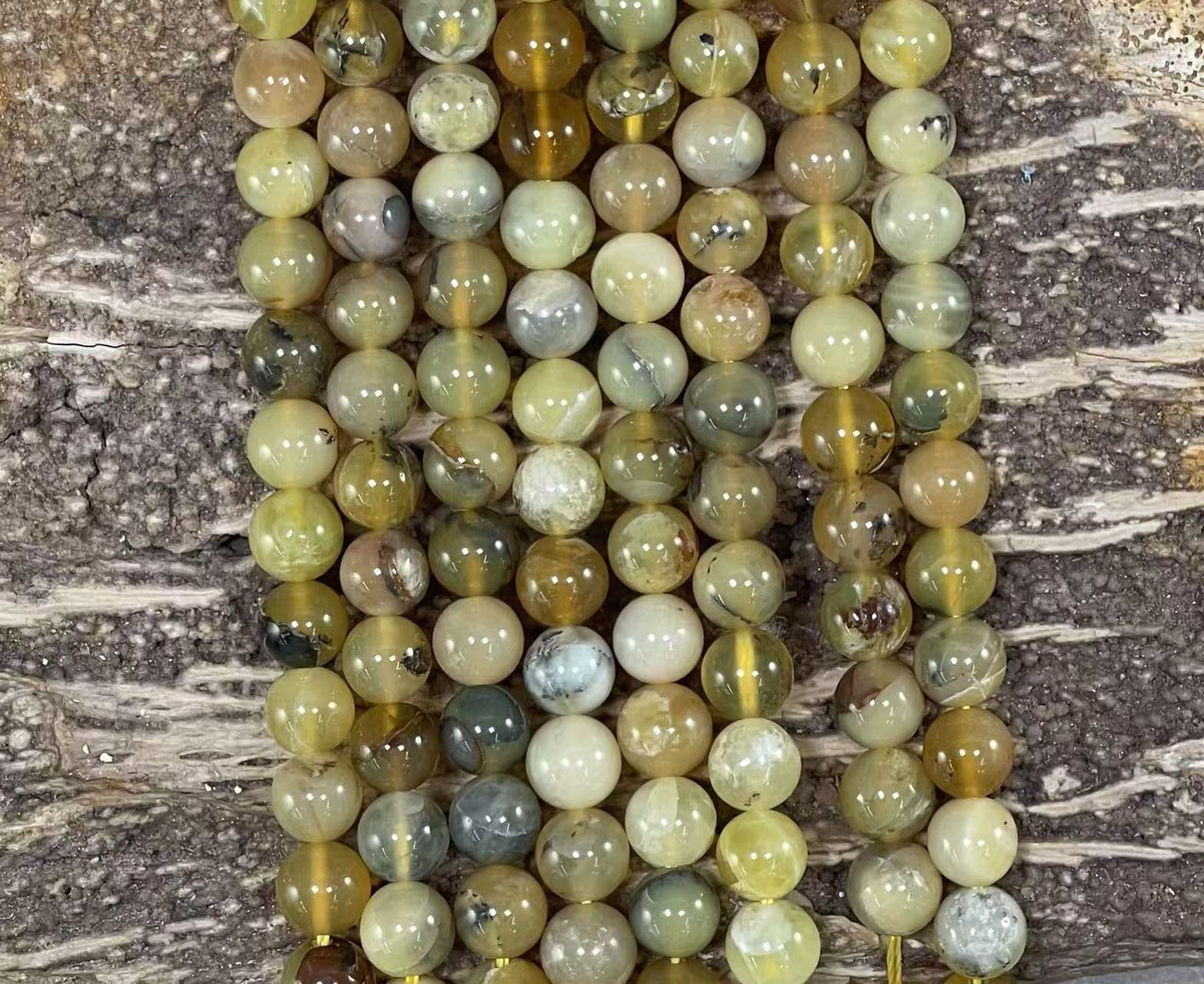 Dendritic Yellow Opal Round