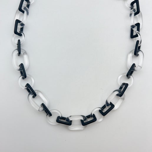 Resin Chain Link Jet & Clear 15"x18mm
