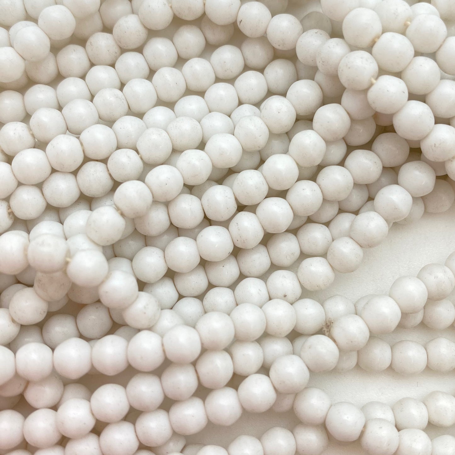 Vintage Glass Round 5mm White