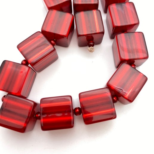 Moon Glow Cube 22mm Cherry