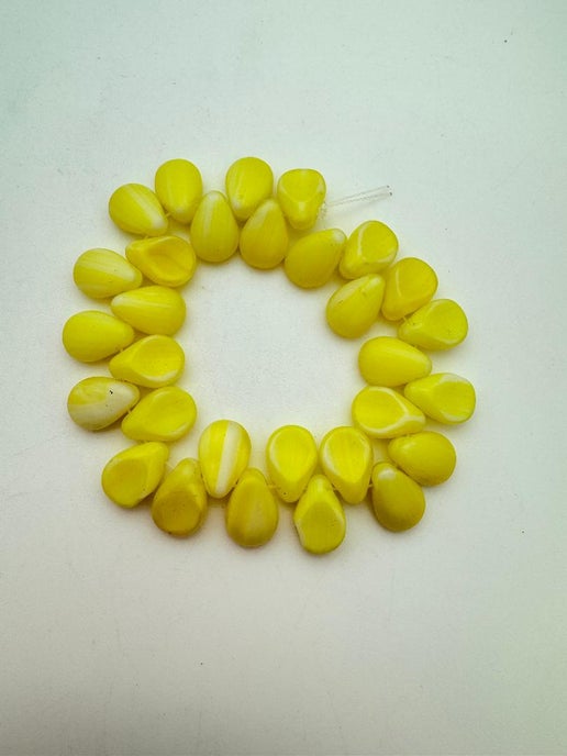 Vintage Glass Petal 12mm Lemon Matte
