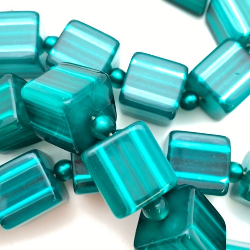 Moon Glow Cube 16mm Emerald