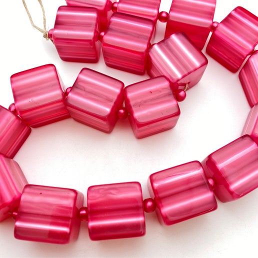 Moon Glow Cube 22mm Fuchsia