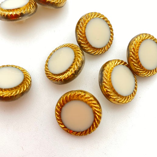 Button 16mm Ivory/gold - BUTTON-0393-E