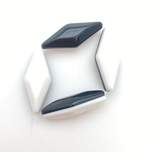 Layered Diamond 32mm Black & White