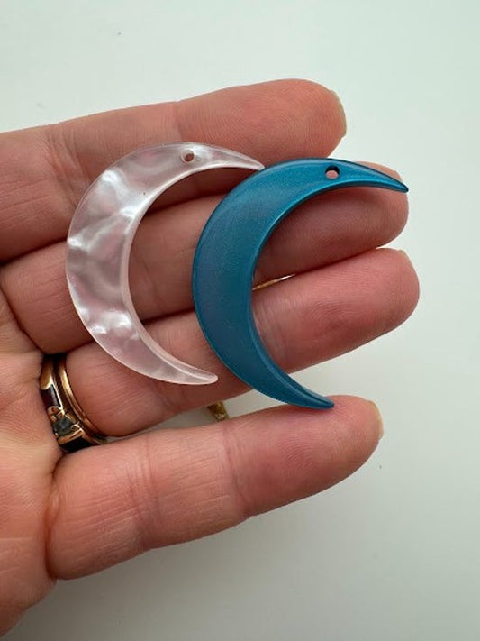 Moon Charm 38mm Moon glow Pearl