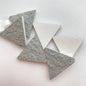 Glitter One side triangle 22mm Gray/white